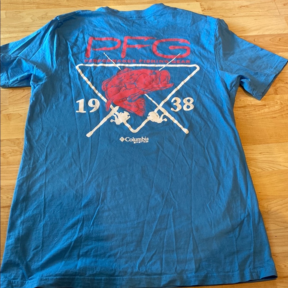Columbia Blue Short Sleeve Tees for Casual Comfort